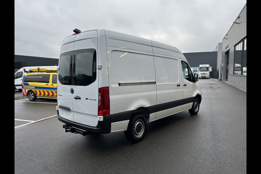 Mercedes-Benz Sprinter 317 CDI L2 H2 3500KG Trekhaak / Automaat / MBUX / Camera / Parkeersensoren / Navigatie / Airco