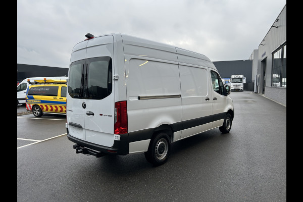 Mercedes-Benz Sprinter 317 CDI L2 H2 3500KG Trekhaak / Automaat / MBUX / Camera / Parkeersensoren / Navigatie / Airco