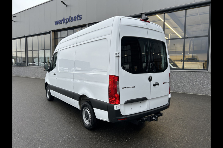 Mercedes-Benz Sprinter 317 CDI L2 H2 3500KG Trekhaak / Automaat / MBUX / Camera / Parkeersensoren / Navigatie / Airco