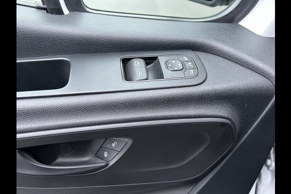 Mercedes-Benz Sprinter 317 CDI L2 H2 3500KG Trekhaak / Automaat / MBUX / Camera / Parkeersensoren / Navigatie / Airco