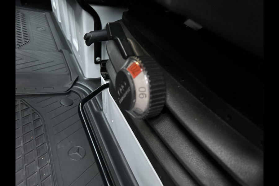 Mercedes-Benz Sprinter 317 CDI L2 H2 3500KG Trekhaak / Automaat / MBUX / Camera / Parkeersensoren / Navigatie / Airco