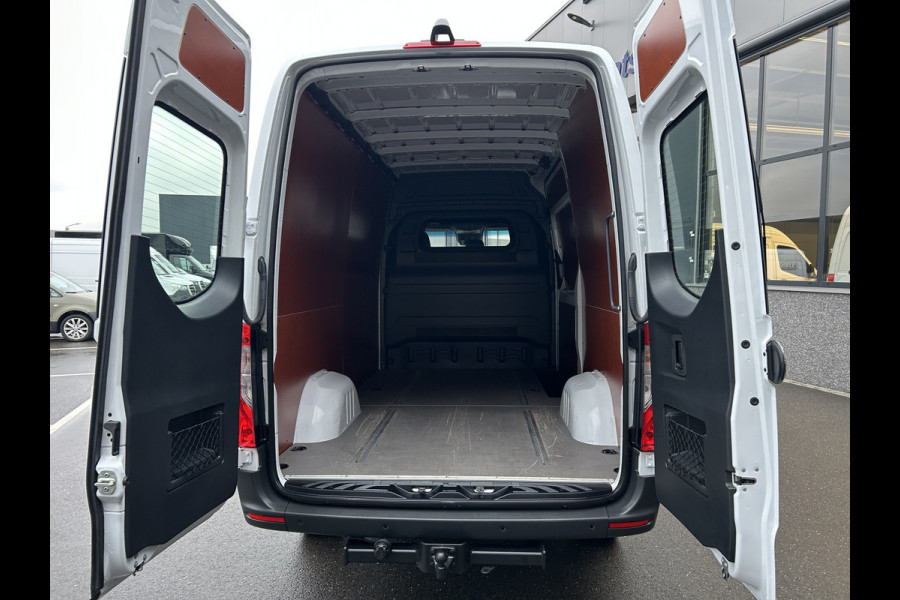 Mercedes-Benz Sprinter 317 CDI L2 H2 3500KG Trekhaak / Automaat / MBUX / Camera / Parkeersensoren / Navigatie / Airco