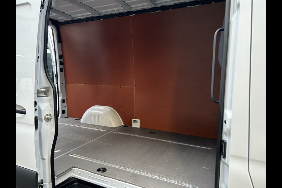 Mercedes-Benz Sprinter 317 CDI L2 H2 3500KG Trekhaak / Automaat / MBUX / Camera / Parkeersensoren / Navigatie / Airco