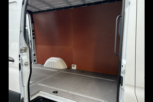 Mercedes-Benz Sprinter 317 CDI L2 H2 3500KG Trekhaak / Automaat / MBUX / Camera / Parkeersensoren / Navigatie / Airco