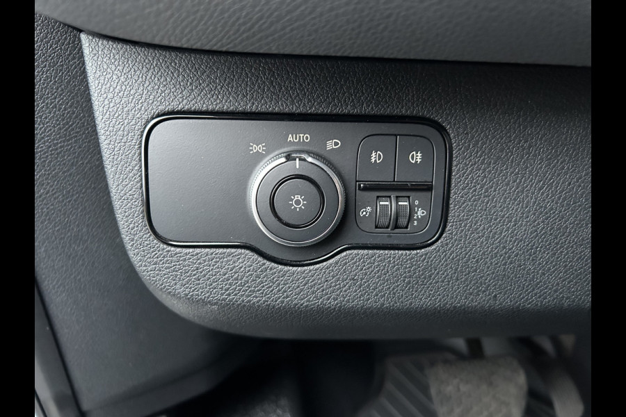 Mercedes-Benz Sprinter 317 CDI L2 H2 3500KG Trekhaak / Automaat / MBUX / Camera / Parkeersensoren / Navigatie / Airco