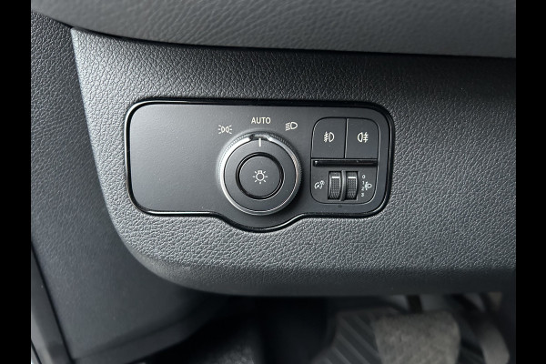 Mercedes-Benz Sprinter 317 CDI L2 H2 3500KG Trekhaak / Automaat / MBUX / Camera / Parkeersensoren / Navigatie / Airco