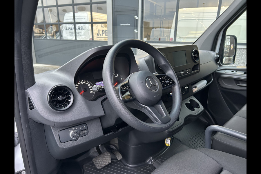 Mercedes-Benz Sprinter 317 CDI L2 H2 3500KG Trekhaak / Automaat / MBUX / Camera / Parkeersensoren / Navigatie / Airco