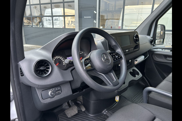 Mercedes-Benz Sprinter 317 CDI L2 H2 3500KG Trekhaak / Automaat / MBUX / Camera / Parkeersensoren / Navigatie / Airco