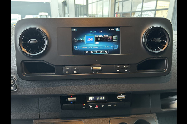 Mercedes-Benz Sprinter 317 CDI L2 H2 3500KG Trekhaak / Automaat / MBUX / Camera / Parkeersensoren / Navigatie / Airco