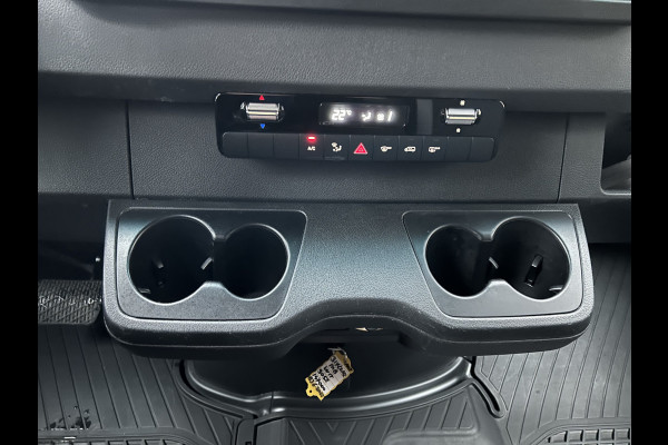 Mercedes-Benz Sprinter 317 CDI L2 H2 3500KG Trekhaak / Automaat / MBUX / Camera / Parkeersensoren / Navigatie / Airco