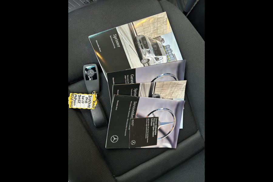 Mercedes-Benz Sprinter 317 CDI L2 H2 3500KG Trekhaak / Automaat / MBUX / Camera / Parkeersensoren / Navigatie / Airco