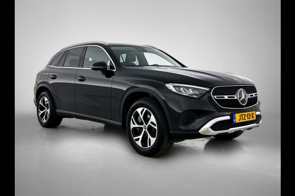 Mercedes-Benz GLC 300 e 4MATIC Plug-In Hybride Trekhaak | Ledkoplampen | Memory Voorstoelen |  Achteruitrijcamera | Sfeerverlichting | Dodehoekassistent. Inclusief 24 maanden Mercedes-Benz Certified garantie voor Europa.