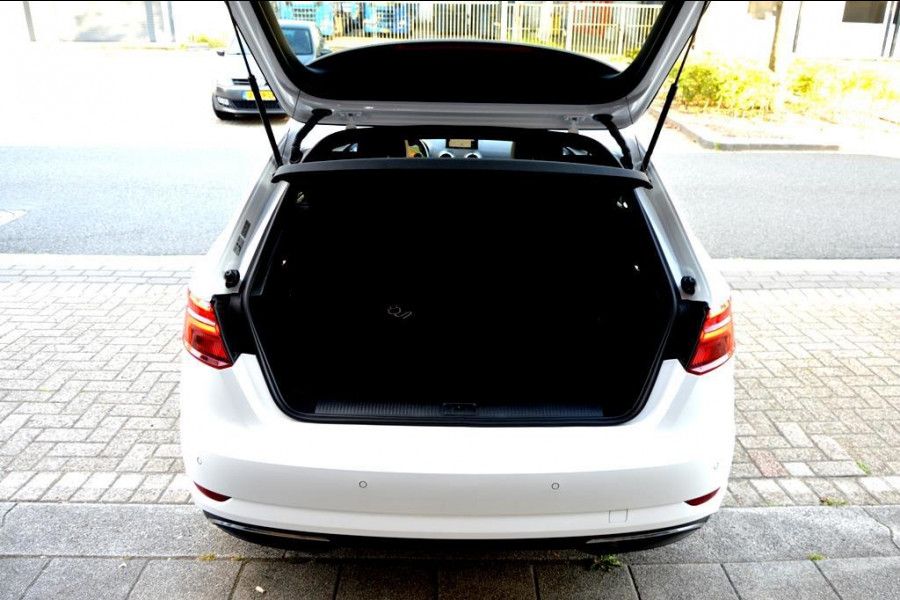 Audi A3 Sportback 40 e-tron Sport 204PK S18/LED/CAM/NAV/LEER