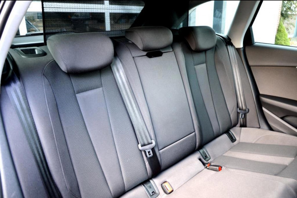 Audi A4 AVANT 35 TFSI Design ECC/PDC V&A/LED/LMV18/NAVI/PANO