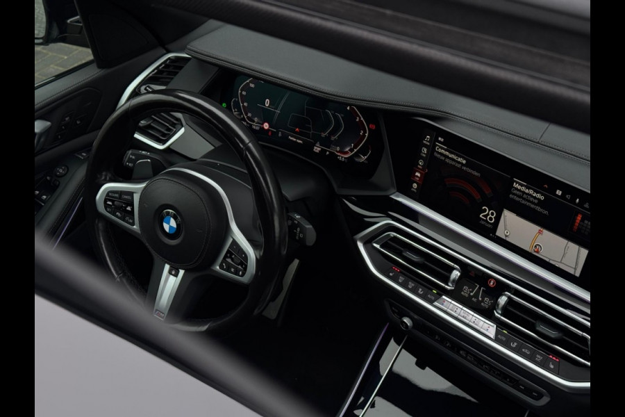 BMW X5 xDrive40d M PACK PANO KUIPSTOELEN LEDER LED NAVI CAMERA