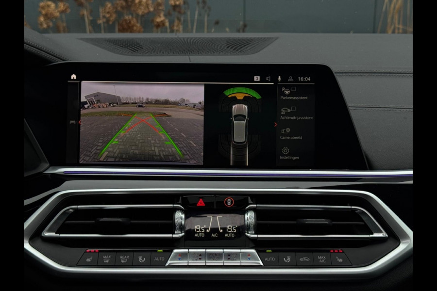 BMW X5 xDrive40d M PACK PANO KUIPSTOELEN LEDER LED NAVI CAMERA