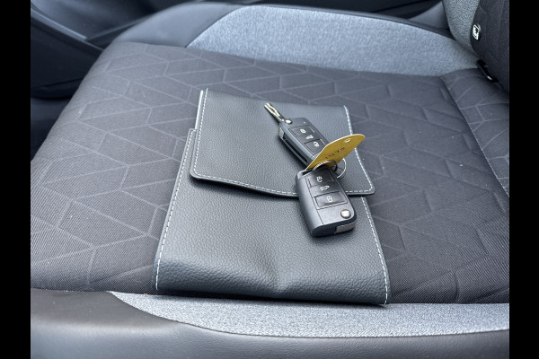 Volkswagen T-Roc Cabrio 1.5 TSI 150PK DSG STYLE VIRTUAL/NAVI/CARPLAY FABRIEKS GARANTIE