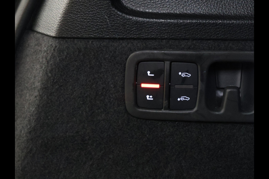 Audi Q7 55 TFSI e quattro Sport S [SCHUIFKANTELDAK, ADAPTIVE CRUISE, 360 CAMERA, TREKHAAK INKLAPBAAR, MEMORY SEATS, LUCHTVERING, STOELMASSAGE, APPLE CARPLAY, ANDROID, STUURVERWARMING, STOELVENTILATIE, STOELVERWARMING, VOL LED