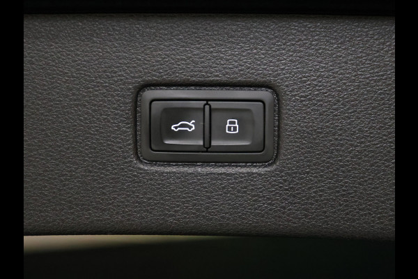 Audi Q7 55 TFSI e quattro Sport S [SCHUIFKANTELDAK, ADAPTIVE CRUISE, 360 CAMERA, TREKHAAK INKLAPBAAR, MEMORY SEATS, LUCHTVERING, STOELMASSAGE, APPLE CARPLAY, ANDROID, STUURVERWARMING, STOELVENTILATIE, STOELVERWARMING, VOL LED