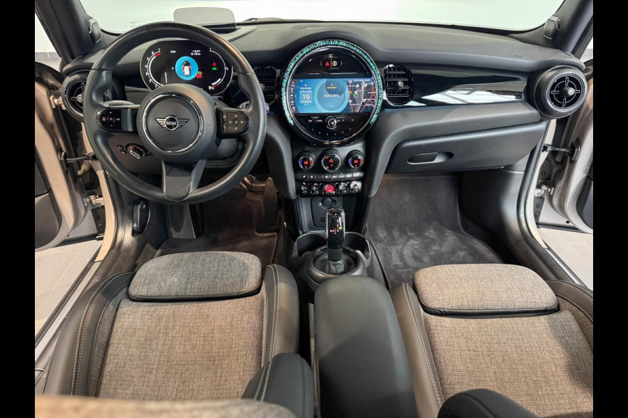 MINI 1.5 Cooper Steptr.Aut.-7 ** LED, NAVI+, PANORAMA, HuD, HALF-LEDER, KEYLESS, CAMERA ** 1e EIG - UNFALLFREI ** ** INFORMEER OOK NAAR ONZE AANTREKKELIJKE FINANCIAL-LEASE TARIEVEN **