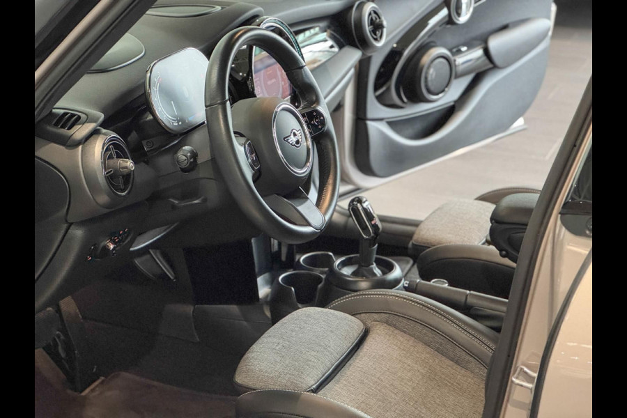 MINI 1.5 Cooper Steptr.Aut.-7 ** LED, NAVI+, PANORAMA, HuD, HALF-LEDER, KEYLESS, CAMERA ** 1e EIG - UNFALLFREI ** ** INFORMEER OOK NAAR ONZE AANTREKKELIJKE FINANCIAL-LEASE TARIEVEN **