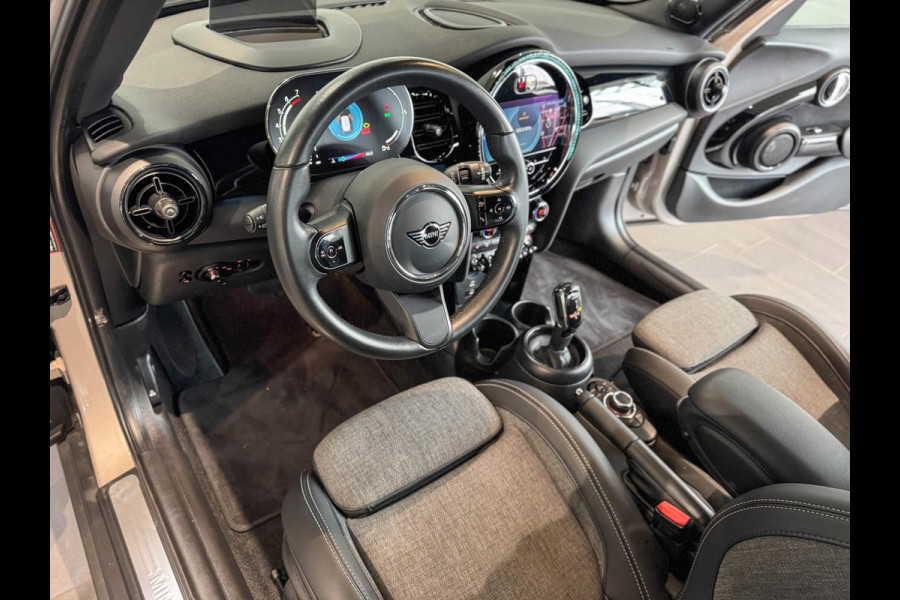 MINI 1.5 Cooper Steptr.Aut.-7 ** LED, NAVI+, PANORAMA, HuD, HALF-LEDER, KEYLESS, CAMERA ** 1e EIG - UNFALLFREI ** ** INFORMEER OOK NAAR ONZE AANTREKKELIJKE FINANCIAL-LEASE TARIEVEN **