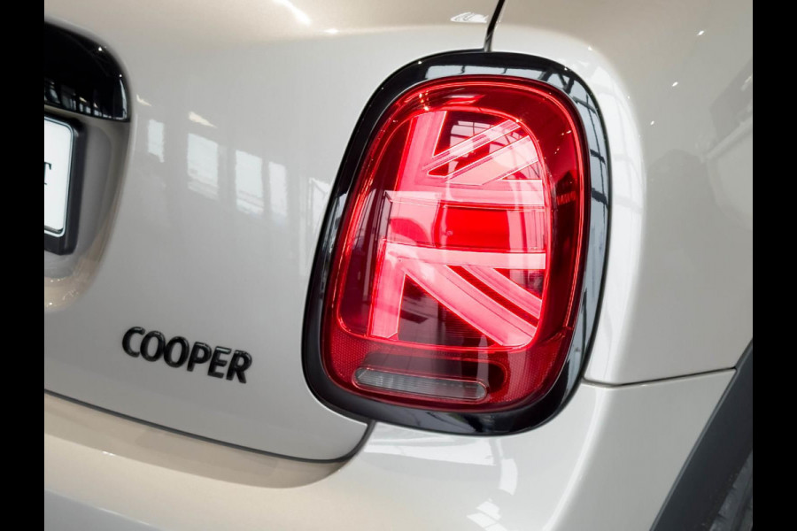 MINI 1.5 Cooper Steptr.Aut.-7 ** LED, NAVI+, PANORAMA, HuD, HALF-LEDER, KEYLESS, CAMERA ** 1e EIG - UNFALLFREI ** ** INFORMEER OOK NAAR ONZE AANTREKKELIJKE FINANCIAL-LEASE TARIEVEN **