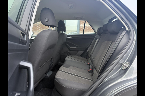 Volkswagen T-Roc 1.5 TSI Style 1e Eigenaar|Navi|Carplay|Trekhaak|PDC V+A|Cruise|N.A.P|150pk|APK tot 06-2027
