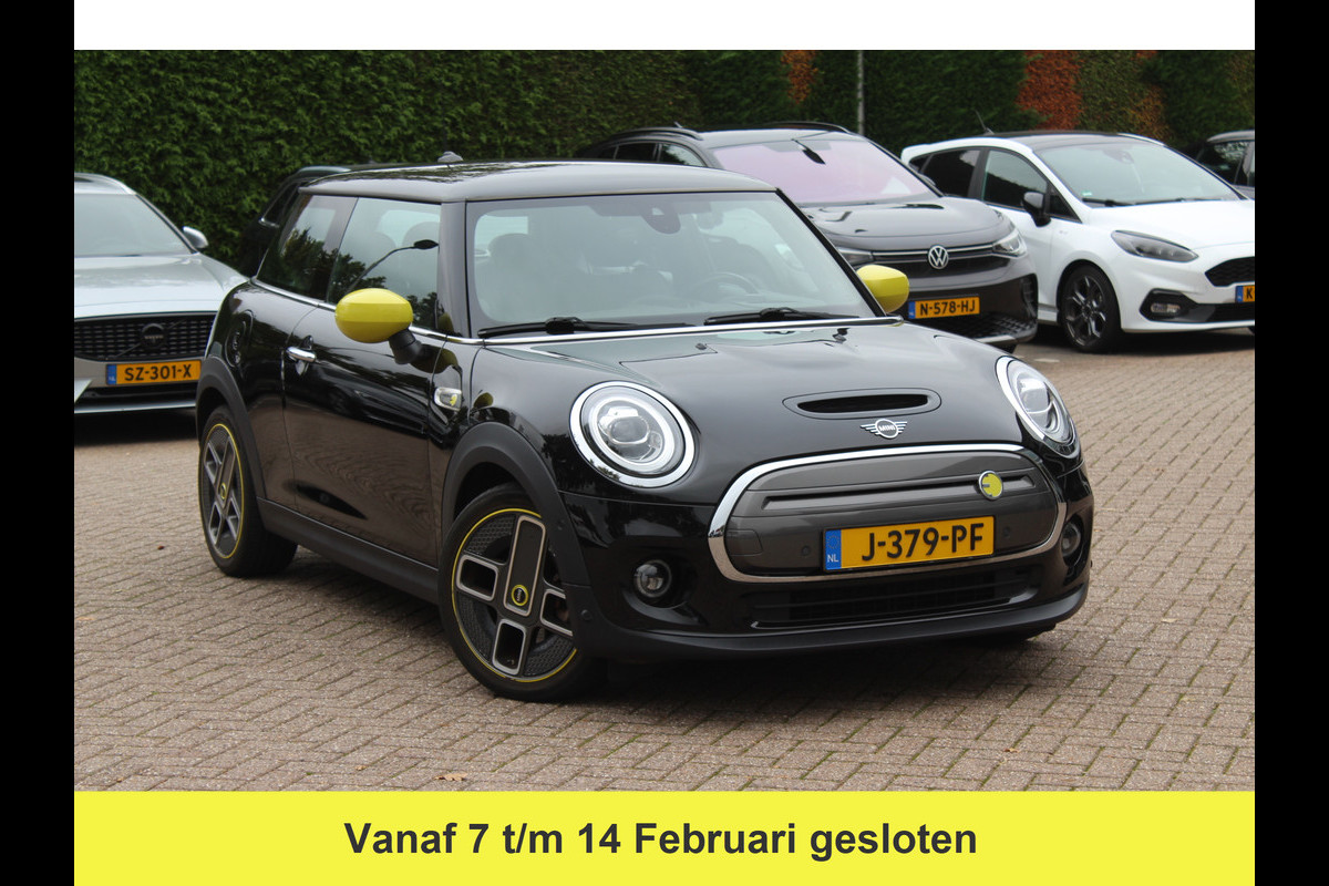 MINI Mini Electric Charged 33 kWh / SoH 95.8% / Camera / Head-up / Leder / Harman Kardon / Keyless / 17'' / CarPlay / Stoelverwarming / Matrix LED / DAB / Cruise Control