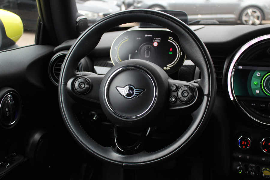 MINI Mini Electric Charged 33 kWh / SoH 95.8% / Camera / Head-up / Leder / Harman Kardon / Keyless / 17'' / CarPlay / Stoelverwarming / Matrix LED / DAB / Cruise Control