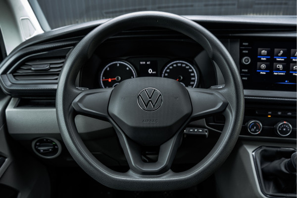 Volkswagen Transporter T6.1 2.0 TDI L2H3 | 150 PK | Trekhaak | Carplay | Navi | Cruise | Airco