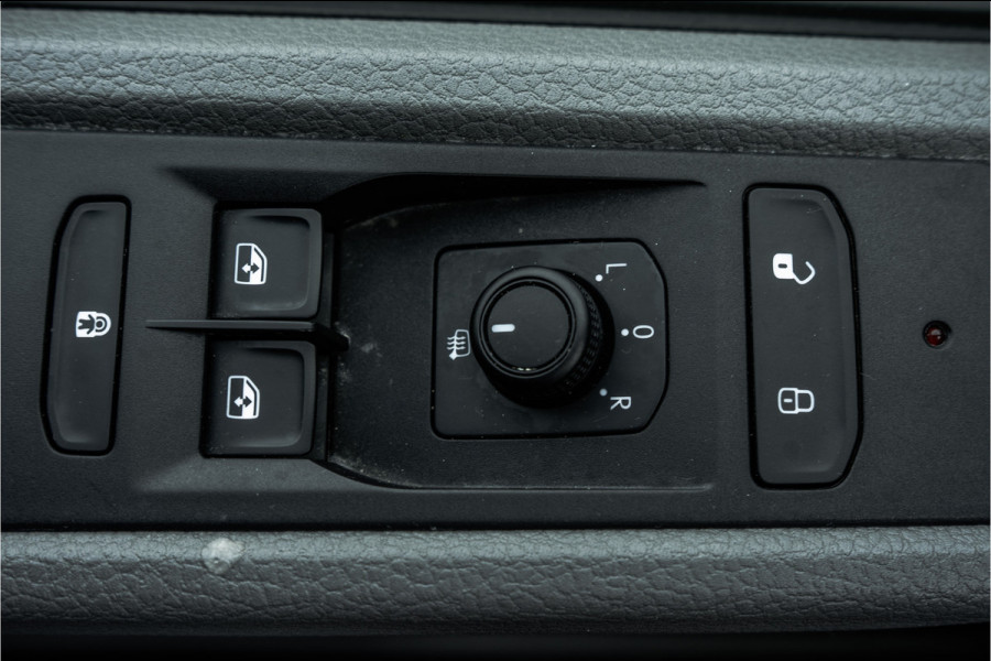 Volkswagen Transporter T6.1 2.0 TDI L2H3 | 150 PK | Trekhaak | Carplay | Navi | Cruise | Airco