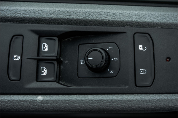 Volkswagen Transporter T6.1 2.0 TDI L2H3 | 150 PK | Trekhaak | Carplay | Navi | Cruise | Airco