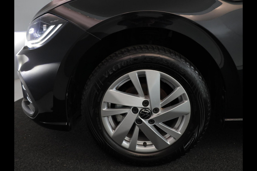Volkswagen Polo 1.0 TSI Style 95 pk Automaat (DSG) | Navigatie | Parkeersensoren | Adaptieve cruise control | Matrix LED koplampen | Stoelverwarming |