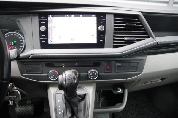 Volkswagen Transporter 2.0 TDI L2 3-ZITS, 150PK AUT. CAMERA, NAVI, CRUISE, AIRCO, CARPLAY, LEDER MF STUURWIEL