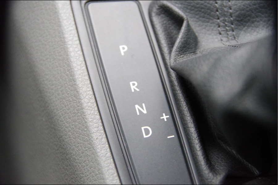 Volkswagen Transporter 2.0 TDI L2 3-ZITS, 150PK AUT. CAMERA, NAVI, CRUISE, AIRCO, CARPLAY, LEDER MF STUURWIEL