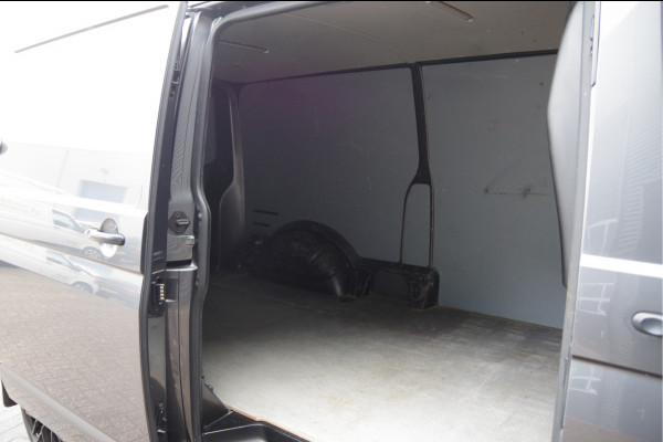 Volkswagen Transporter 2.0 TDI L2 3-ZITS, 150PK AUT. CAMERA, NAVI, CRUISE, AIRCO, CARPLAY, LEDER MF STUURWIEL