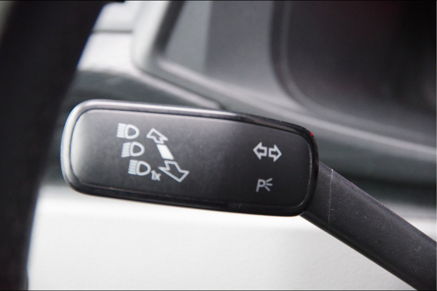 Volkswagen Transporter 2.0 TDI L2 3-ZITS, 150PK AUT. CAMERA, NAVI, CRUISE, AIRCO, CARPLAY, LEDER MF STUURWIEL