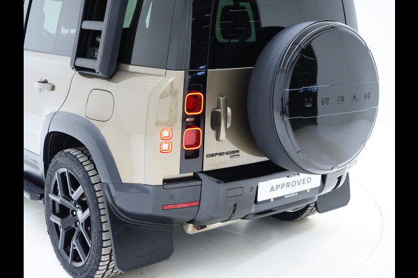 Land Rover Defender 110 2.0 P400e Urban | Panoramadak | Explorer Pack | Lightbar | 360 | Trekhaak | Meridian | Sidesteps | Carplay