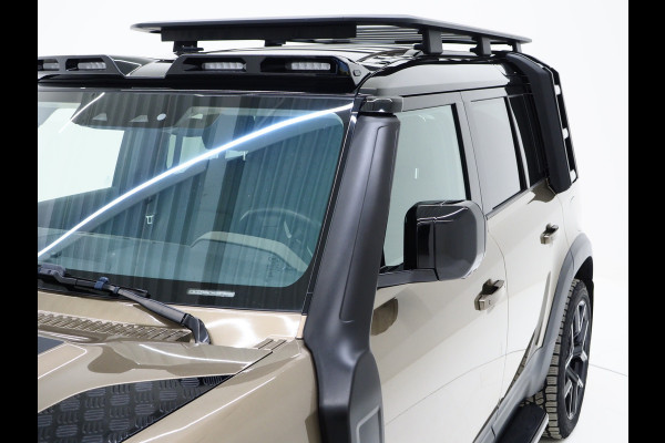 Land Rover Defender 110 2.0 P400e Urban | Panoramadak | Explorer Pack | Lightbar | 360 | Trekhaak | Meridian | Sidesteps | Carplay
