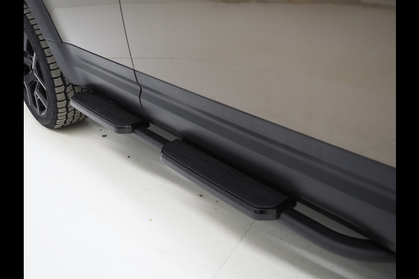 Land Rover Defender 110 2.0 P400e Urban | Panoramadak | Explorer Pack | Lightbar | 360 | Trekhaak | Meridian | Sidesteps | Carplay