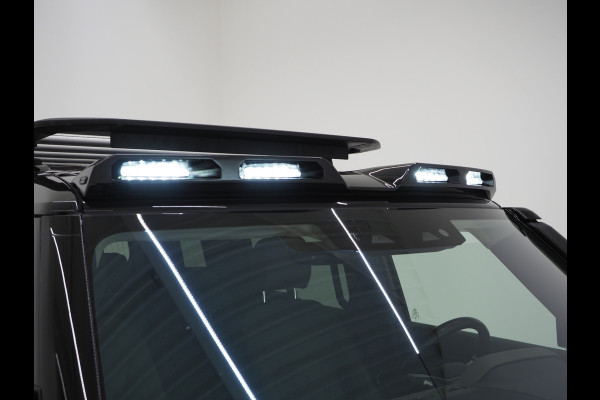 Land Rover Defender 110 2.0 P400e Urban | Panoramadak | Explorer Pack | Lightbar | 360 | Trekhaak | Meridian | Sidesteps | Carplay