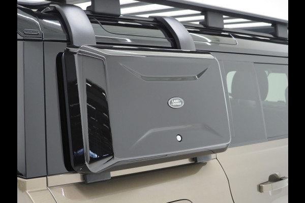 Land Rover Defender 110 2.0 P400e Urban | Panoramadak | Explorer Pack | Lightbar | 360 | Trekhaak | Meridian | Sidesteps | Carplay