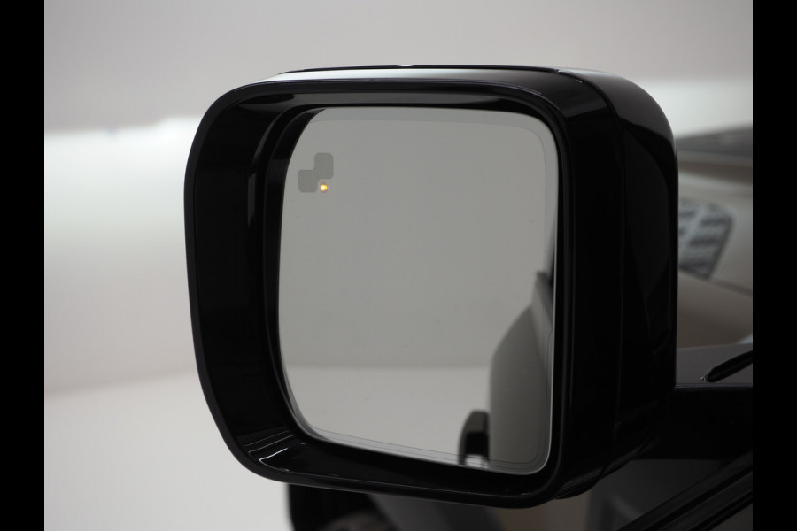 Land Rover Defender 110 2.0 P400e Urban | Panoramadak | Explorer Pack | Lightbar | 360 | Trekhaak | Meridian | Sidesteps | Carplay