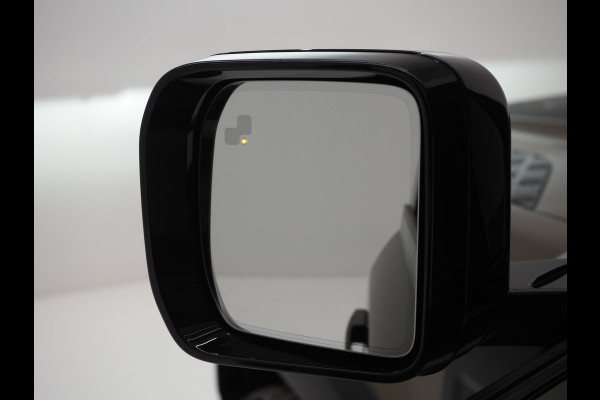 Land Rover Defender 110 2.0 P400e Urban | Panoramadak | Explorer Pack | Lightbar | 360 | Trekhaak | Meridian | Sidesteps | Carplay