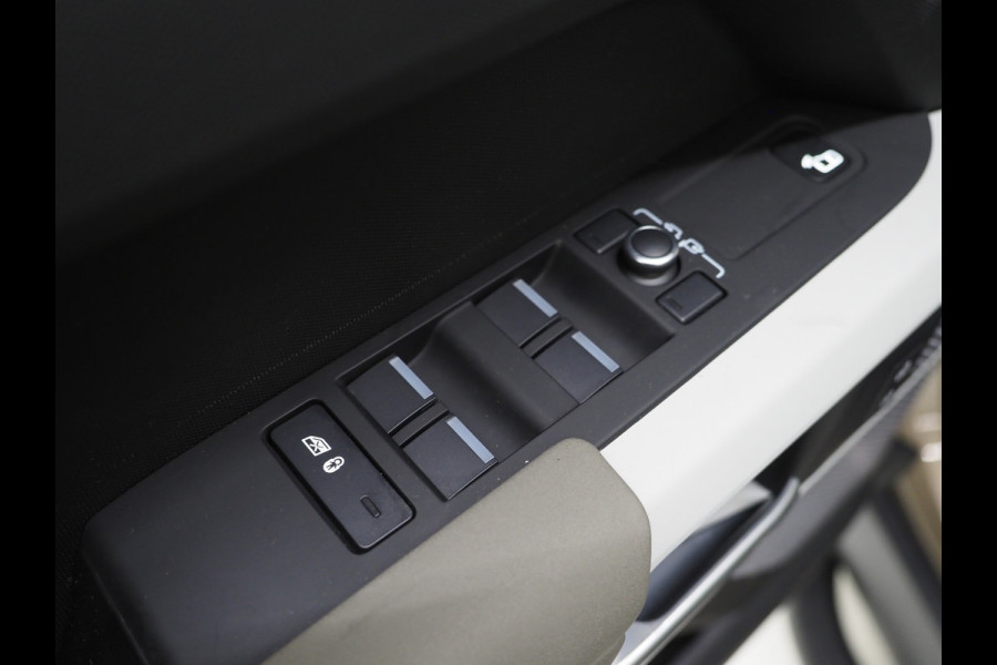 Land Rover Defender 110 2.0 P400e Urban | Panoramadak | Explorer Pack | Lightbar | 360 | Trekhaak | Meridian | Sidesteps | Carplay