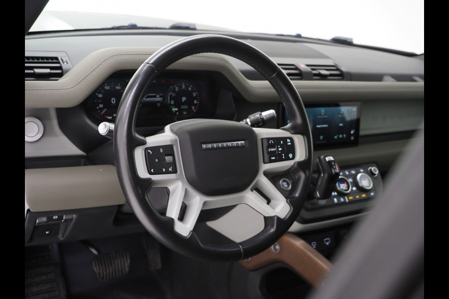Land Rover Defender 110 2.0 P400e Urban | Panoramadak | Explorer Pack | Lightbar | 360 | Trekhaak | Meridian | Sidesteps | Carplay