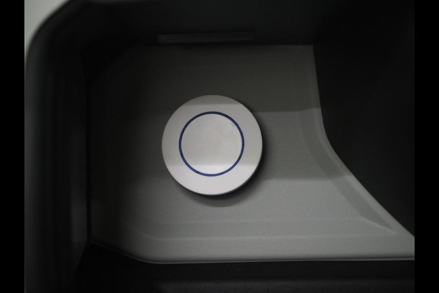 Land Rover Defender 110 2.0 P400e Urban | Panoramadak | Explorer Pack | Lightbar | 360 | Trekhaak | Meridian | Sidesteps | Carplay