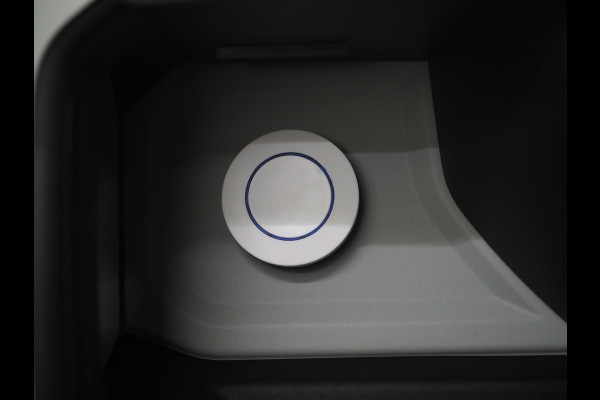 Land Rover Defender 110 2.0 P400e Urban | Panoramadak | Explorer Pack | Lightbar | 360 | Trekhaak | Meridian | Sidesteps | Carplay