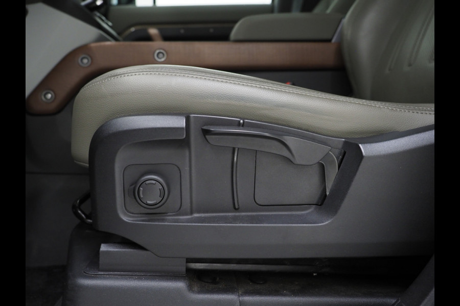 Land Rover Defender 110 2.0 P400e Urban | Panoramadak | Explorer Pack | Lightbar | 360 | Trekhaak | Meridian | Sidesteps | Carplay